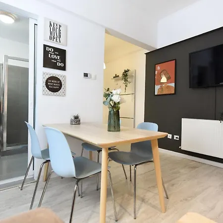 Central Treasure - Cozy 2 Bedroom In Historic Old Town Boekarest
