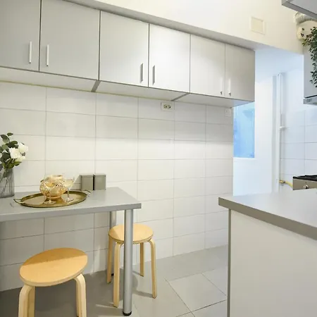 Central Treasure - Cozy 2 Bedroom In Historic Old Town *