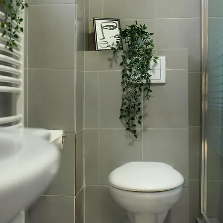 Central Treasure - Cozy 2 Bedroom In Historic Old Town Апартаменты