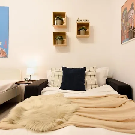 Central Treasure - Cozy 2 Bedroom In Historic Old Town *