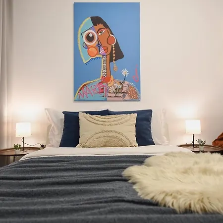 Central Treasure - Cozy 2 Bedroom In Historic Old Town Апартаменты