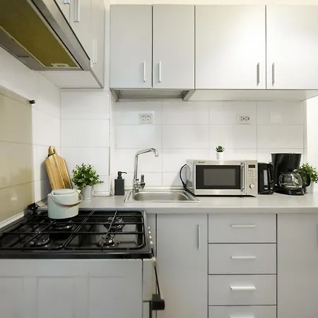 Апартаменты Central Treasure - Cozy 2 Bedroom In Historic Old Town Бухарест