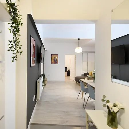 Apartament Central Treasure - Cozy 2 Bedroom In Historic Old Town Bucureşti