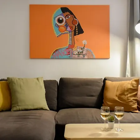 Apartamento Central Treasure - Cozy 2 Bedroom In Historic Old Town Bucarest