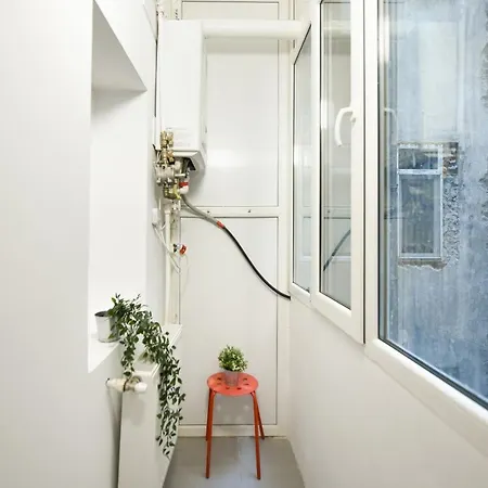 Central Treasure - Cozy 2 Bedroom In Historic Old Town Apartment *
