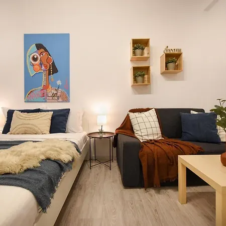 Central Treasure - Cozy 2 Bedroom In Historic Old Town Appartamento