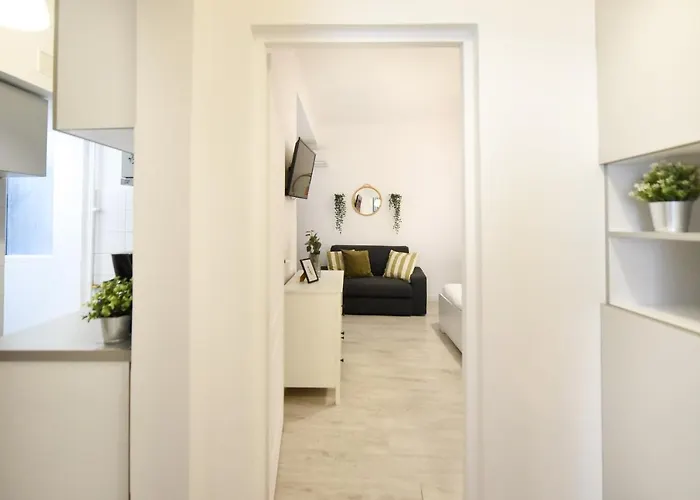 Central Treasure - Cozy 2 Bedroom In Historic Old Town 아파트