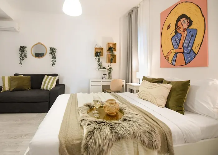 Central Treasure - Cozy 2 Bedroom In Historic Old Town *