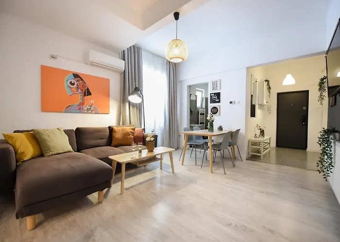 Central Treasure - Cozy 2 Bedroom In Historic Old Town 아파트 *