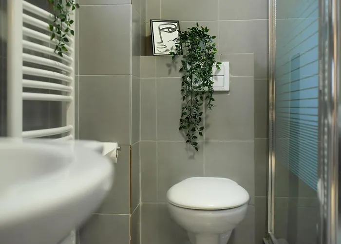 Central Treasure - Cozy 2 Bedroom In Historic Old Town 아파트