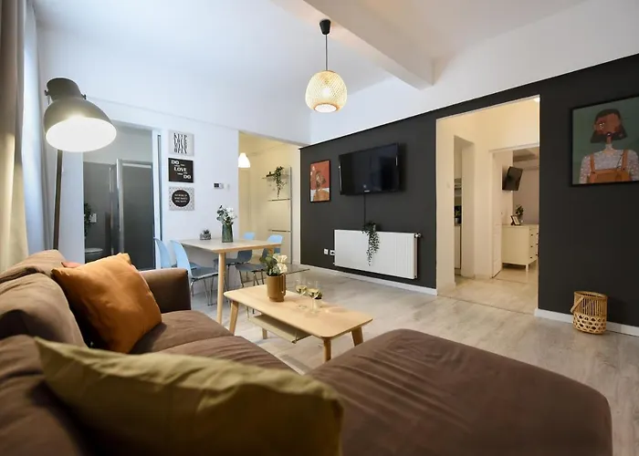 아파트 Central Treasure - Cozy 2 Bedroom In Historic Old Town 부쿠레슈티