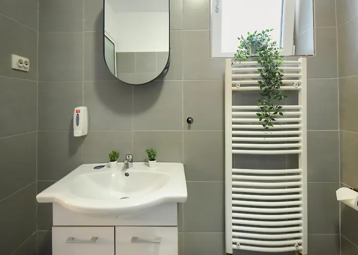 Central Treasure - Cozy 2 Bedroom In Historic Old Town 아파트 부쿠레슈티