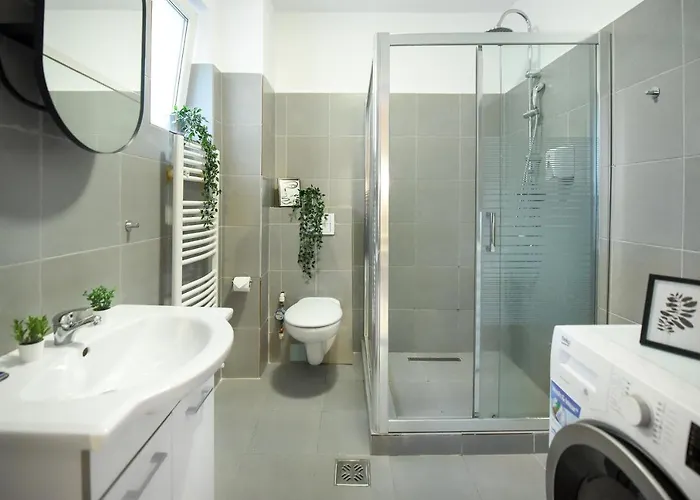 Central Treasure - Cozy 2 Bedroom In Historic Old Town