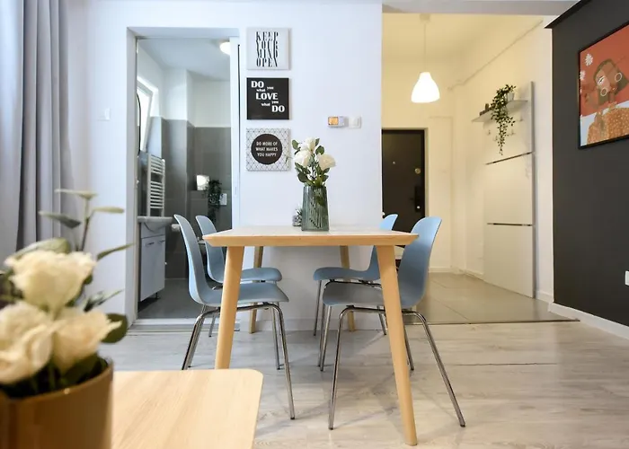 Central Treasure - Cozy 2 Bedroom In Historic Old Town *