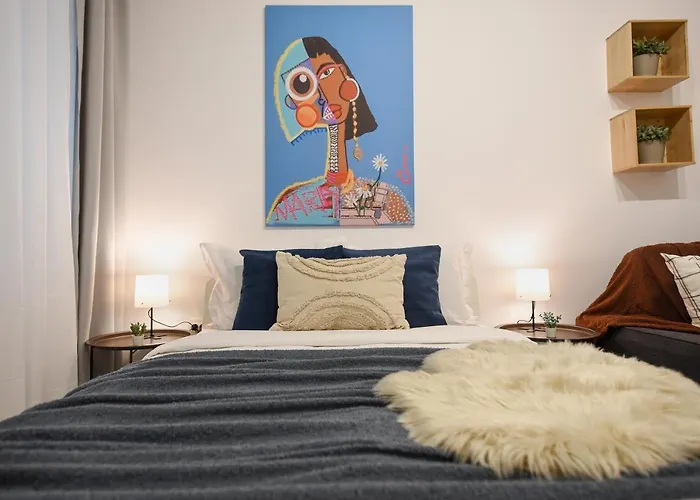 Central Treasure - Cozy 2 Bedroom In Historic Old Town 아파트