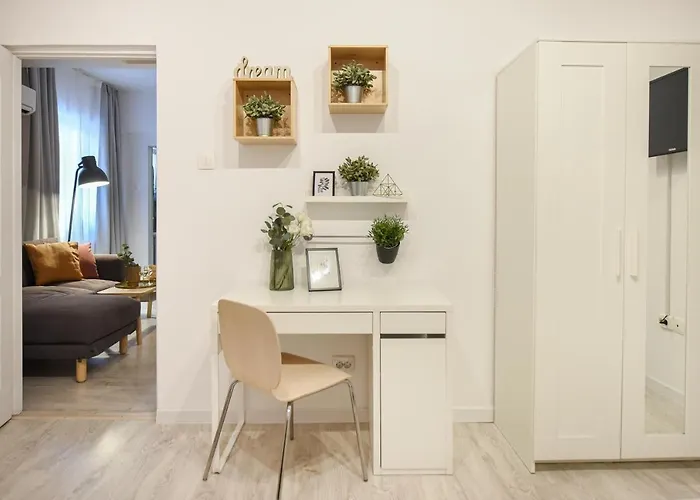 Central Treasure - Cozy 2 Bedroom In Historic Old Town 아파트