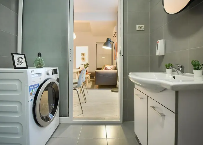 Central Treasure - Cozy 2 Bedroom In Historic Old Town Bucarest