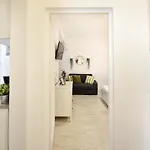 Central Treasure - Cozy 2 Bedroom In Historic Old Town 公寓