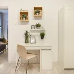 Central Treasure - Cozy 2 Bedroom In Historic Old Town 公寓