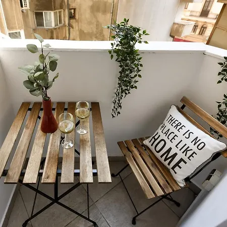 Central Treasure - Cozy 2 Bedroom In Historic Old Town Appartement