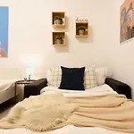 Central Treasure - Cozy 2 Bedroom In Historic Old Town *