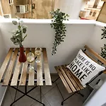 Central Treasure - Cozy 2 Bedroom In Historic Old Town Apartman