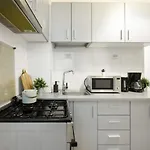 Apartman Central Treasure - Cozy 2 Bedroom In Historic Old Town Bukarest