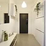 Apartman Central Treasure - Cozy 2 Bedroom In Historic Old Town *