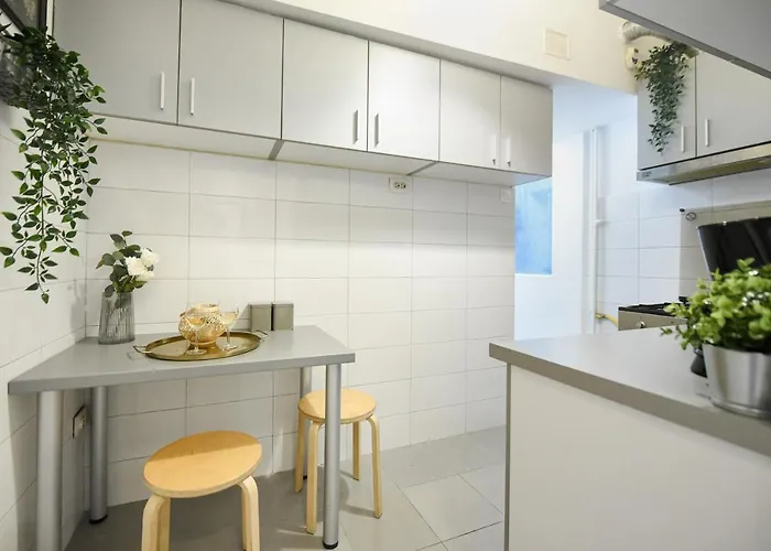 Central Treasure - Cozy 2 Bedroom In Historic Old Town *