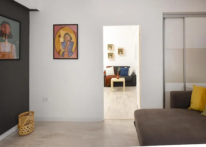 Central Treasure - Cozy 2 Bedroom In Historic Old Town *