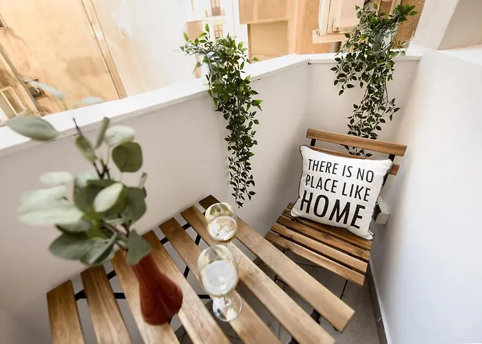 Central Treasure - Cozy 2 Bedroom In Historic Old Town 公寓