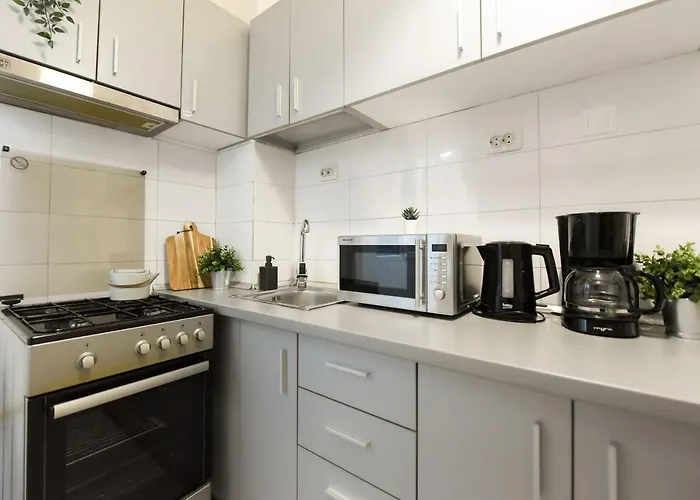 Central Treasure - Cozy 2 Bedroom In Historic Old Town 公寓